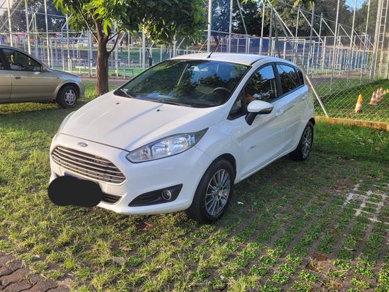 FORD FIESTA 1.6 SE HATCH 16V FLEX 4P POWERSHIFT FORD FIESTA 1.6 SE HATCH 16V FLEX 4P POWERSHIFT